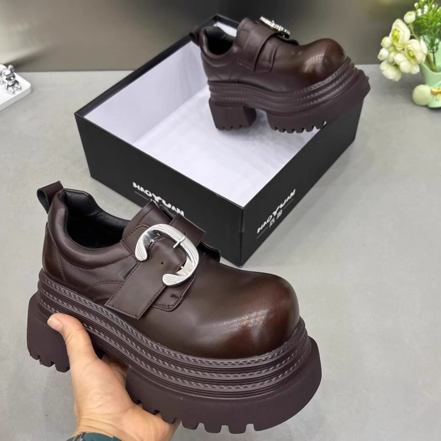 Gran Bretaña de estilo de calzado de altura de tacones gruesos zapatos Lefour mujeres 2025 primavera nuevo negro universal gran hebilla metálica zapatos