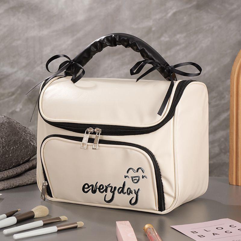 大容量可爱便携旅行洗漱化妆品新款整理手提收纳袋分区化妆包防水