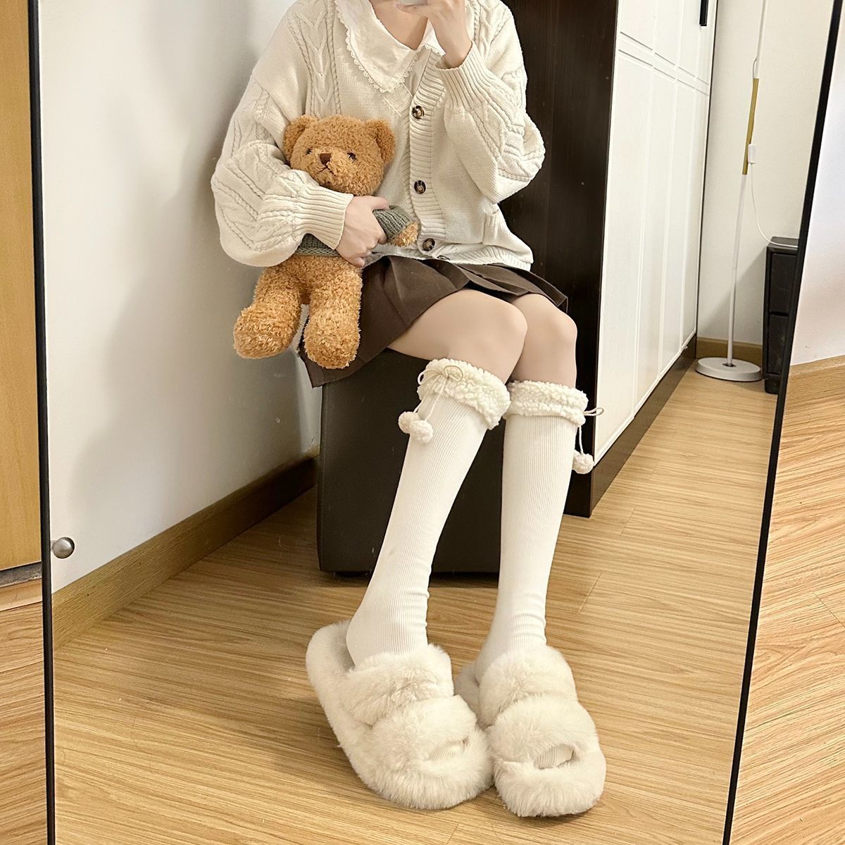 Lamb's Wool Knee-high Socks - Side View