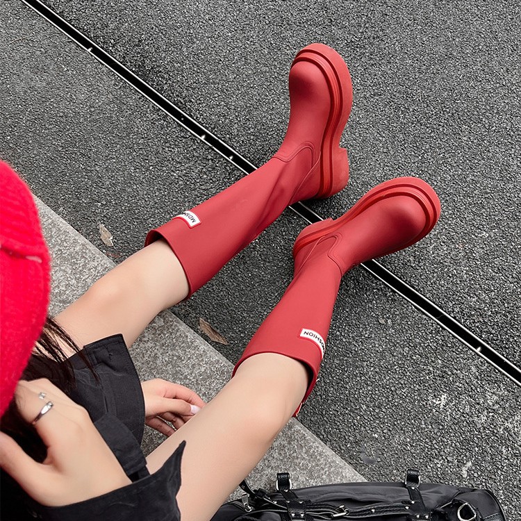 户外红色雨靴女2025秋季新款圆头厚底休闲高筒骑士靴不过膝长筒靴