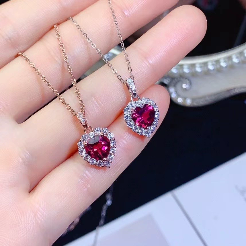 Оптовая продажа: Новое поступление! Кулон из натурального магнетита и граната, серебро S925, в форме сердца, легкий люкс, универсальное ювелирное изделие с драгоценным камнем, цепочка на ключицы для женщин