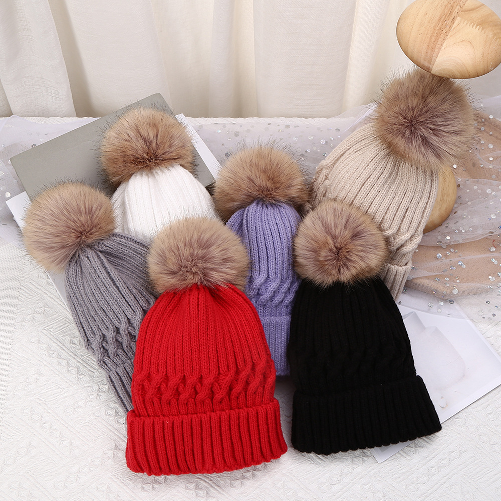 Women's Basic Simple Style Solid Color Pom Poms Eaveless Wool Cap display picture 1