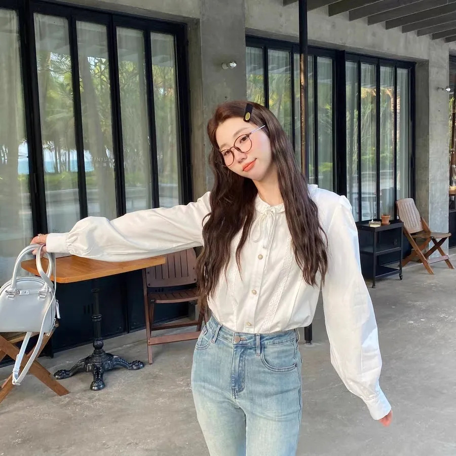 2024 화이트 인형 셔츠 새로운 디자인 센스 틈새 가을 셔츠 작은 셔츠 세련된 프랑스 긴 소매 탑