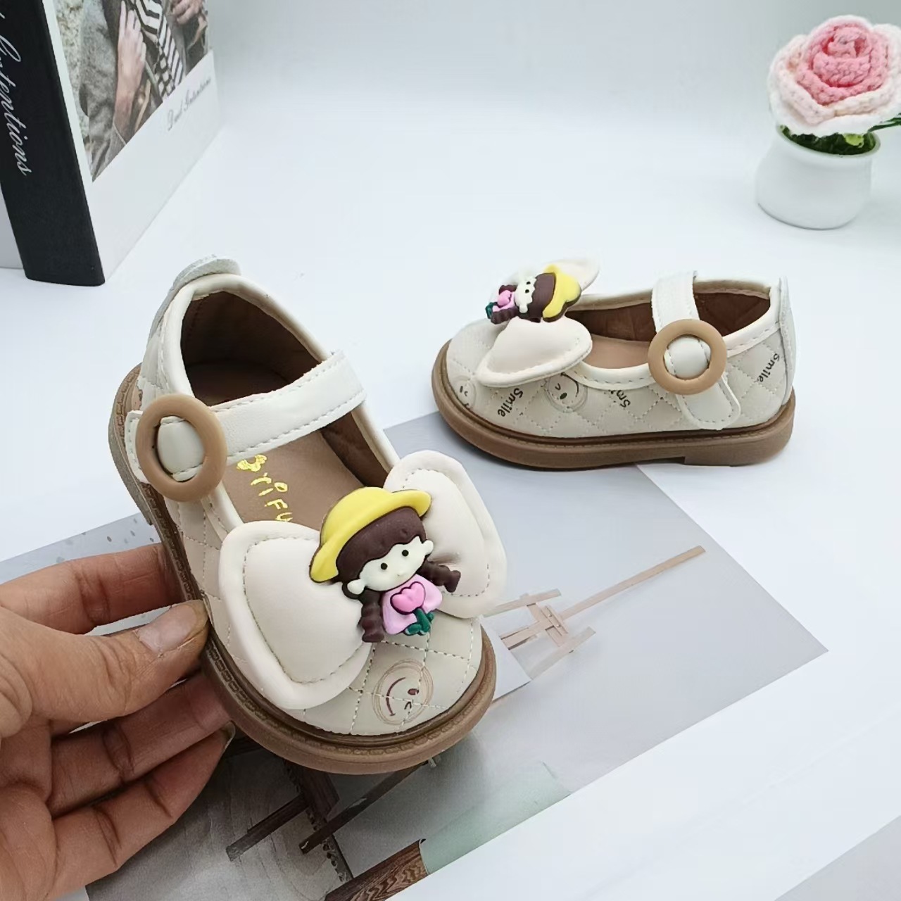 Zapatos de cuero de otoño para niñas, zapatos de dibujos animados, zapatos para bebés, zapatos para bebés con suela suave, zapatos de princesa, zapatos para niños suaves