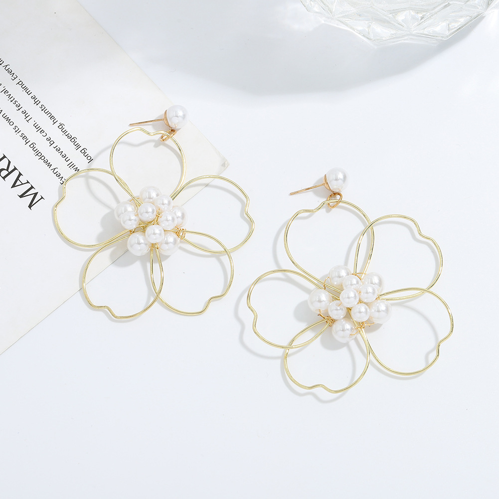 Korean Hand-woven Flower Pearl Earrings display picture 6