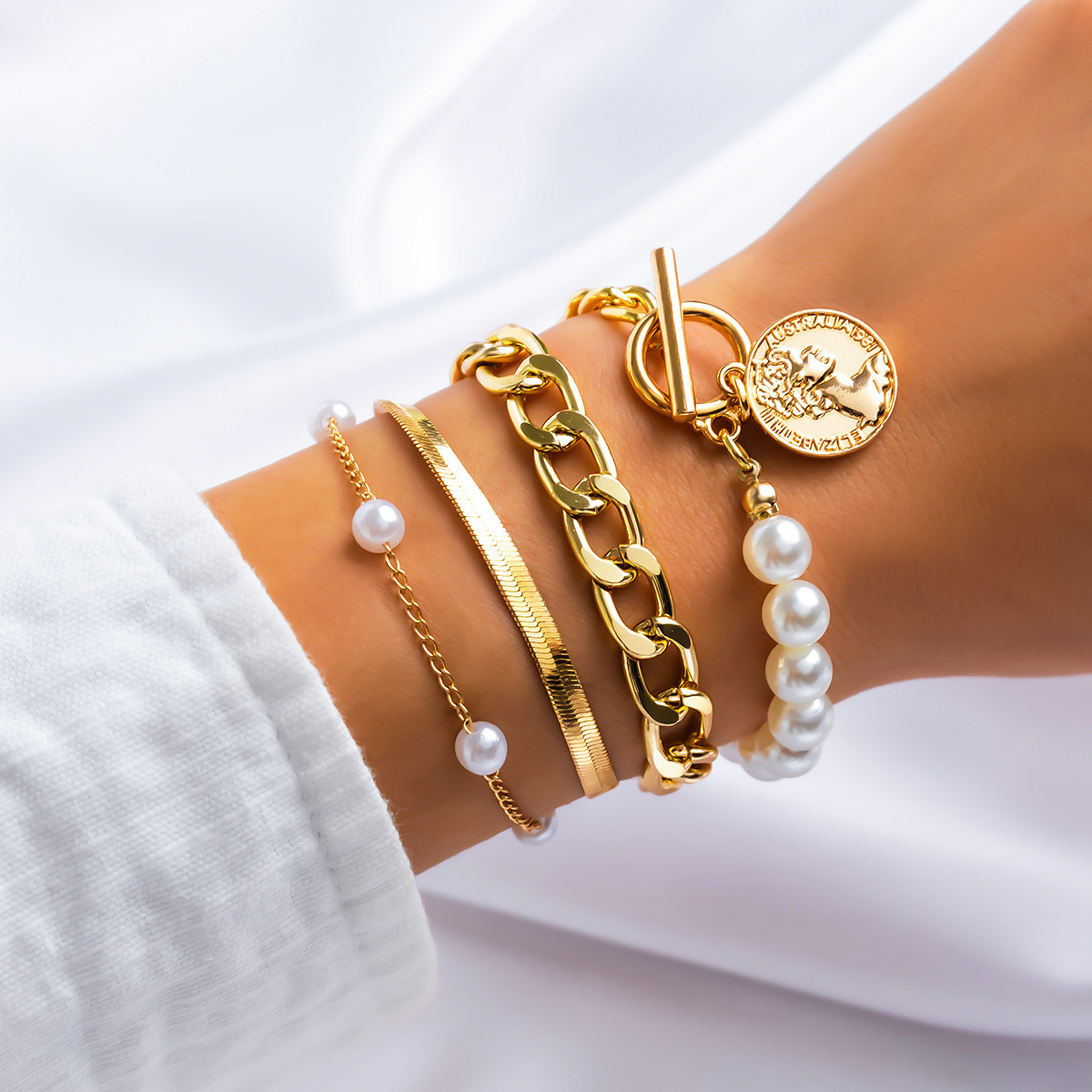 37g Weight Bracelets Classification 1 Set Quantity Holiday, Daily Occasion Imitation Pearl, Alloy Material Heart Shape Pattern Unisex Gender Irregular, Plating Design Lady Heart Shape Imitation Pearl Alloy Wholesale Bracelets 17