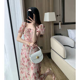 法式赫本风艺术感森系法式长裙惊艳玫瑰红方领碎花连衣裙女夏季