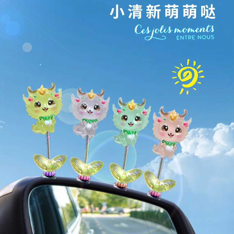 2023 productos de cinta roja en línea adorable dragón bebé adornos de automóvil consola central del automóvil decoraciones de espejo retrovisor