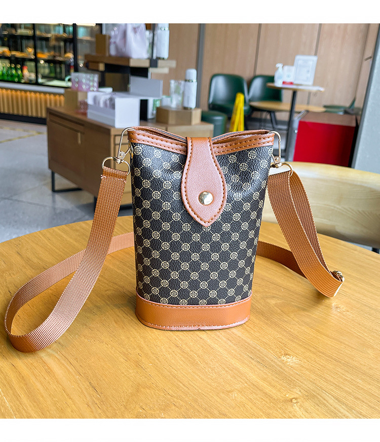 Damentaschen 2024 neuer Stil Kontrastfarbe Blumenschnalle vertikale Pommes-Frites-Tasche lässig einfache kleine quadratische Tasche Handytasche trendy_voghion.com