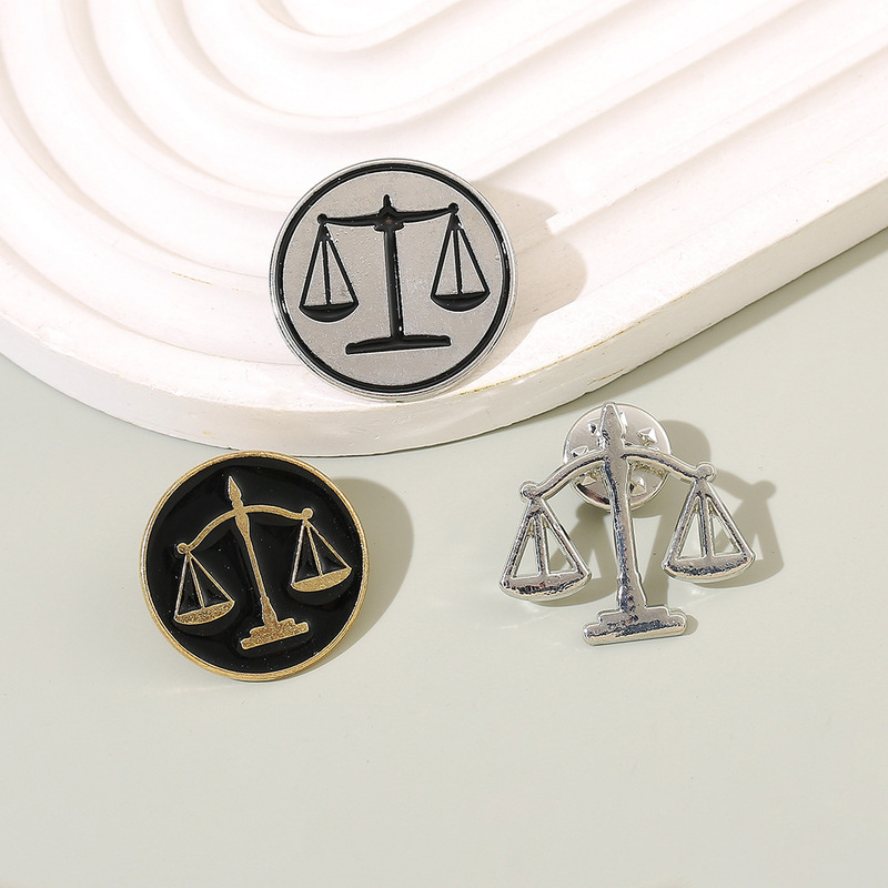 Cross-Border Simple Justice Balance Brooch Metal Scale Maintaining Public Order Badge Fun Pin Hat Badge Accessories