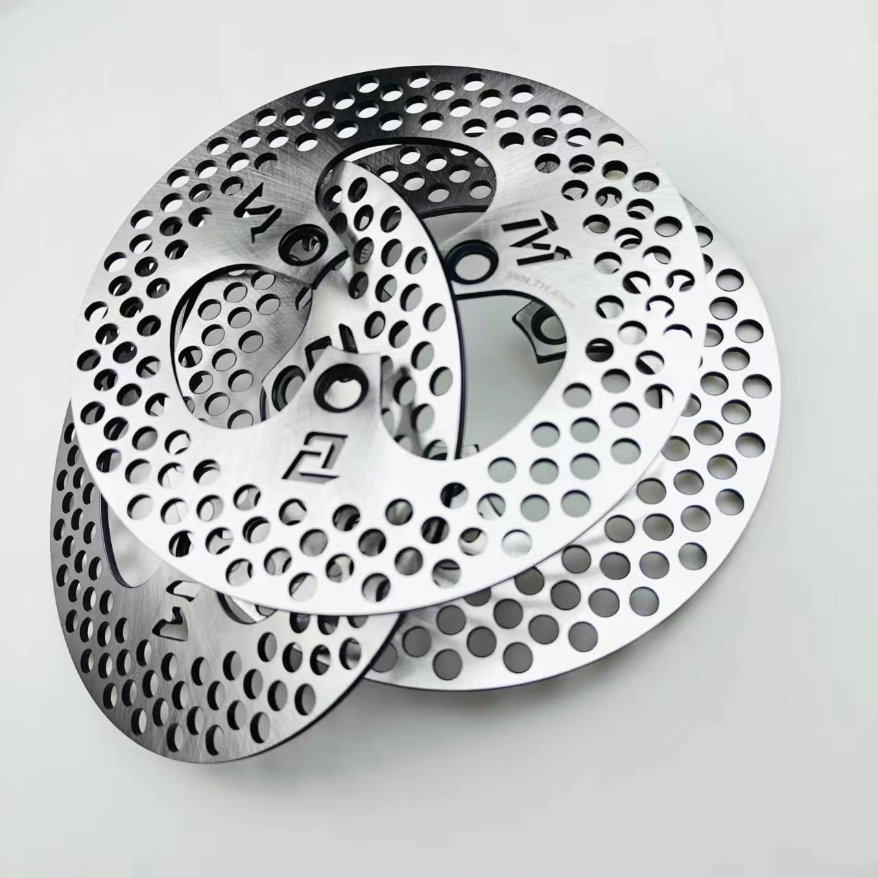 Xiaoniu Electric Vehicle Modified Front and Rear Disc Brake Fixed Disc Oversized Hole Oversized Aircraft Sound Quenched Forged Steel Laser Cutting