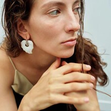 2025新款白色珐琅鹅掌叶绽放耳环轻奢高级感小众设计感时尚耳坠女