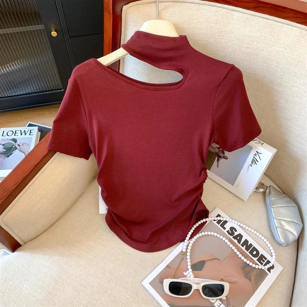 Нишевая женская корейская асимметричная футболка с открытым плечом и короткими рукавами, лето 2025, новый сексуальный модный топ