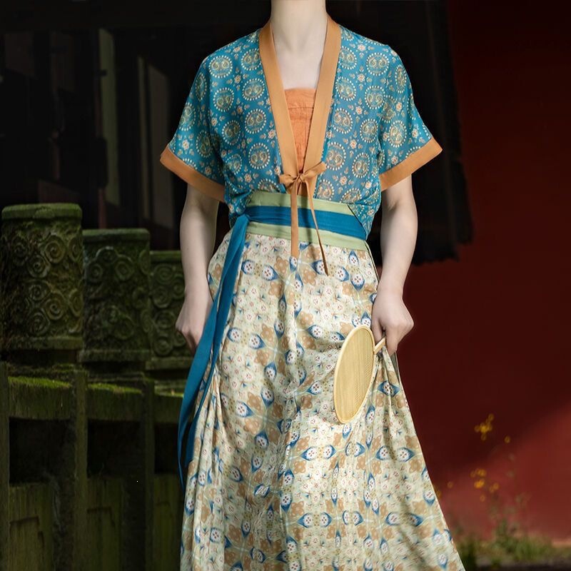 2026 New Style Tang Dynasty Hanfu for Women, Spring and Summer Version, Retro-Style Improved National Style, Suspender Tang Back Dress with Skirt, Suitable for Daily Commuting