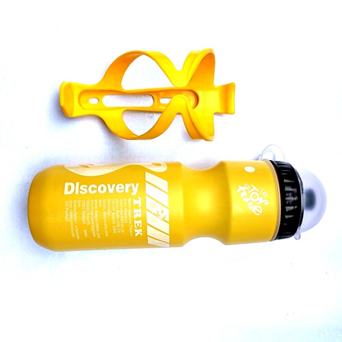750 sports water bottle depending on mountain bike sports with dust cover PC solid color plastic water bottle + water bottle holder