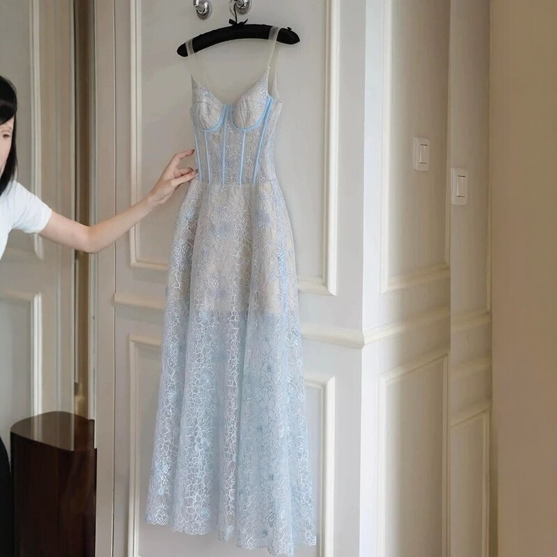 French-Style Gentle Elegance Heavy Lace Suspender Dress for Women, High-End, Chic, Exquisite, and Stunning Gown