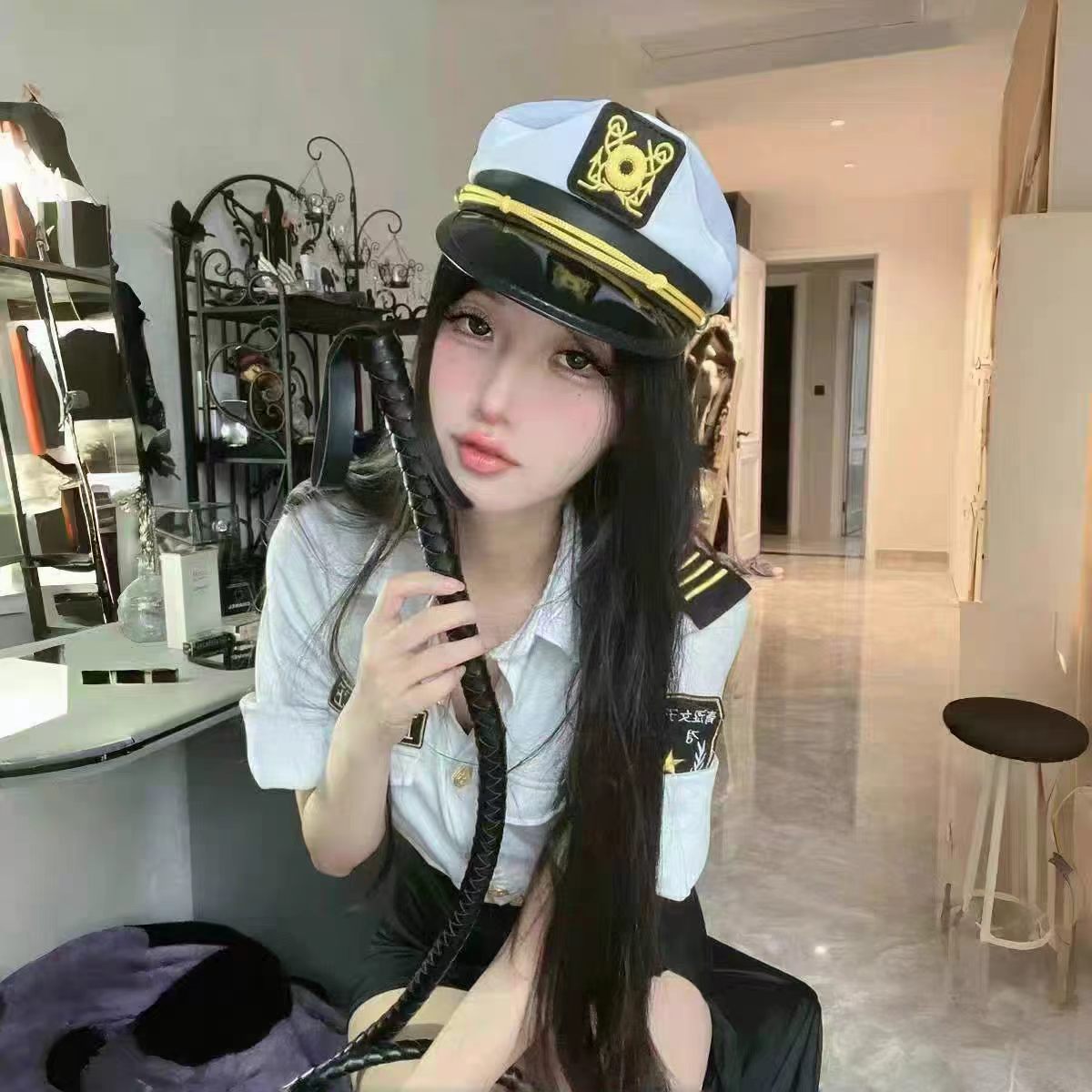 흰색 복고풍 해군 모자