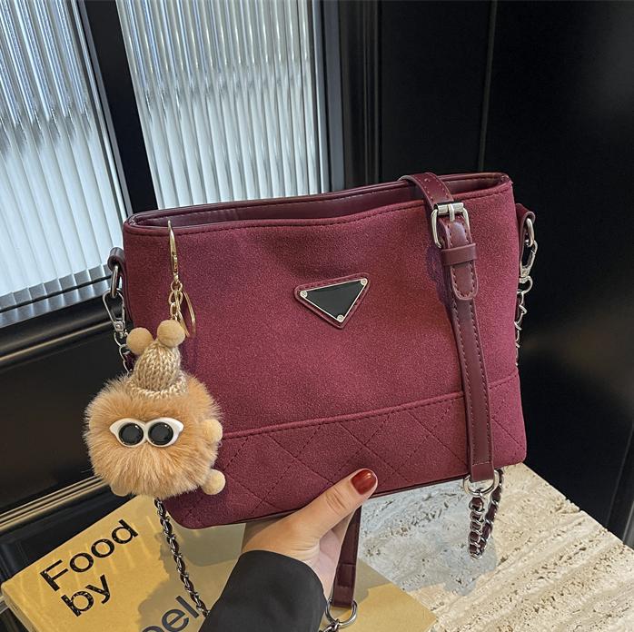 Bolso retro esmerilado simple bolso de mujer otoño / invierno 2024 nueva cadena bolso pequeño de moda estilo extranjero bolso de transporte