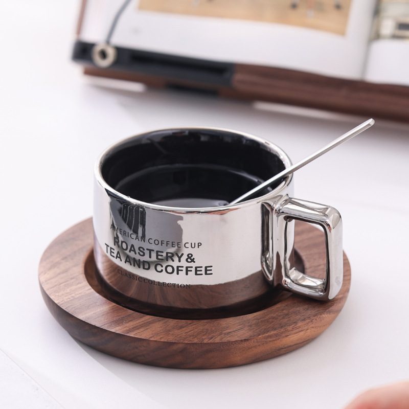 Taza de café americana dorada Taza de cerámica Taza de agua Taza de nuez Taza con cuchara de talla