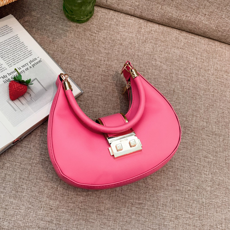 Bolso de axila simple y moderno 2024 nuevo diseño de nicho, estilo explosivo transfronterizo, bolso de luna nueva de un solo hombro de todo fósforo