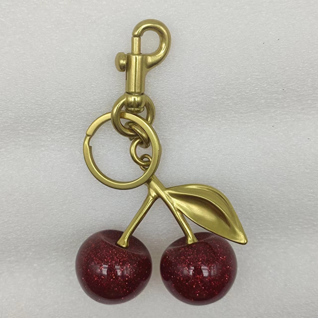 Bolsas joyas pequeños regalos de cristal de cereza de moda llaveros creativos llaveros de automóviles hermosos bolsos colgantes mujeres