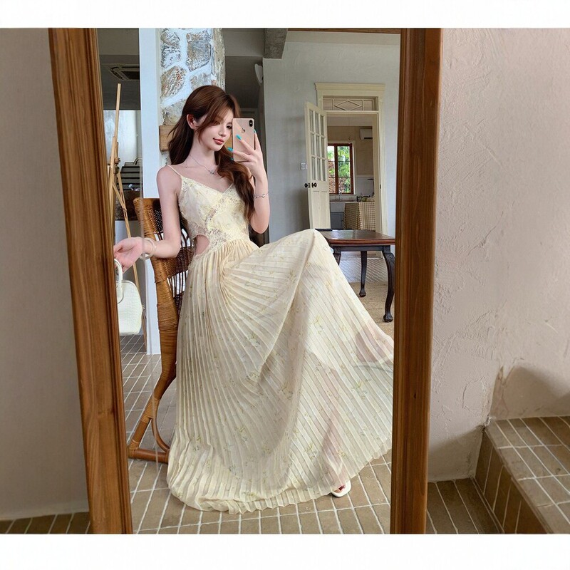 Sanya resort-style dress with hollowed-out waist, slimming effect, three-dimensional patchwork, pleated long strap dress for women, mini dress