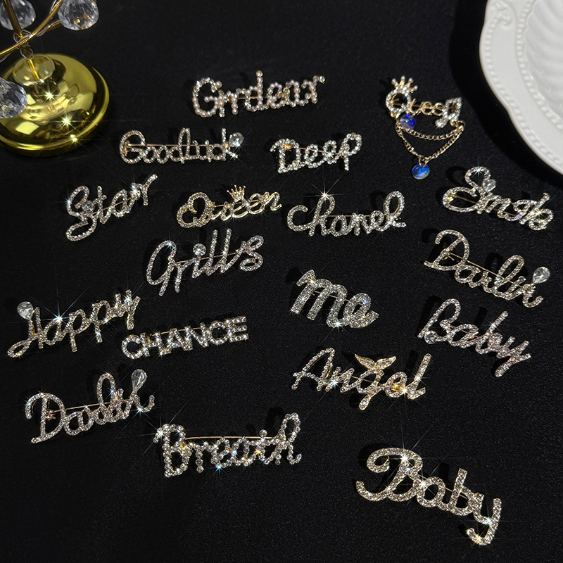 High-grade Elegant Flash Diamond English Letter Brooch Light Luxury Women's Anti-glare Suit Corsage Ins All-match Clothes Accessories