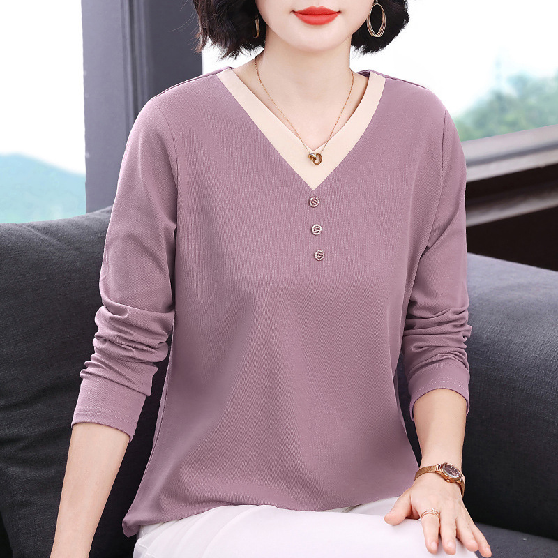 New autumn long-sleeve women's T-shirt for mothers, simple V-neck with contrasting color design, loose and slimming patchwork top for women New autumn long-sleeve women's T-shirt for mothers, simple V-neck with contrasting color design, loose and slimming patchwork top for women