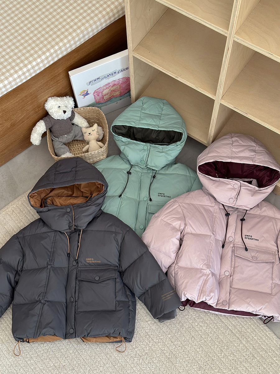 Otoño y invierno nuevo estilo de ropa de invierno para niños coreanos, ropa de invierno para niños gruesa y cálida seda de terciopelo abrigo casual, ropa de pan