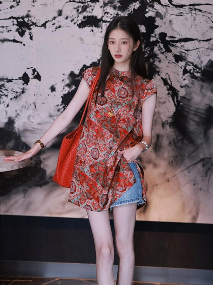 Đầm suông midi phong cách Trung Hoa mới, chất liệu rayon, họa tiết in thêu cao cấp — Màu đỏ san hô, Màu caramel