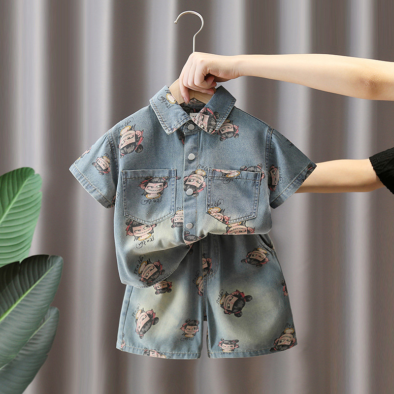 7426 Traje de camisa de mezclilla para niños 2025 Nuevo verano Super guapo Nezha Ropa para niños Estilo occidental Manga corta coreana