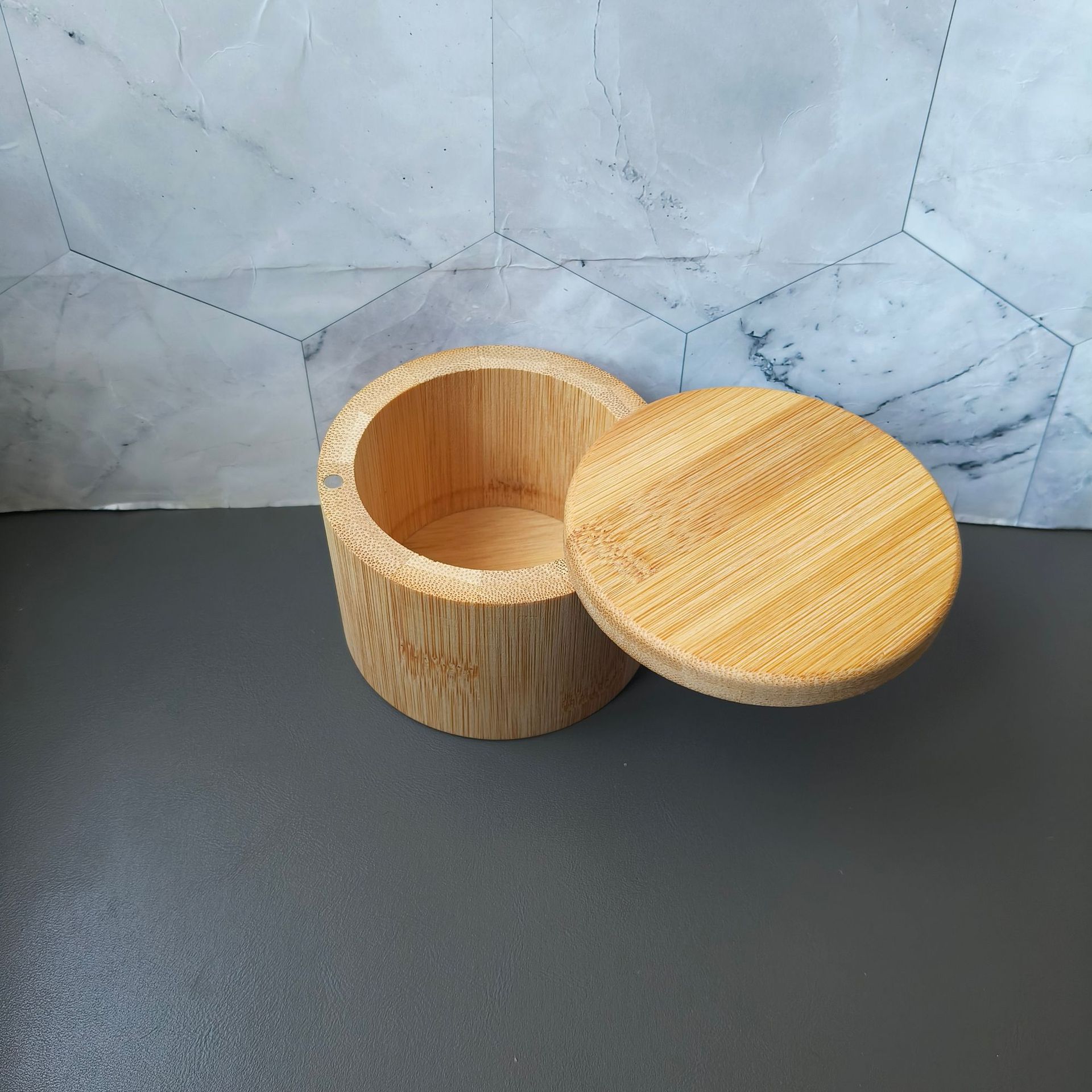 단일 셀: 9*7cm, 무게 160g