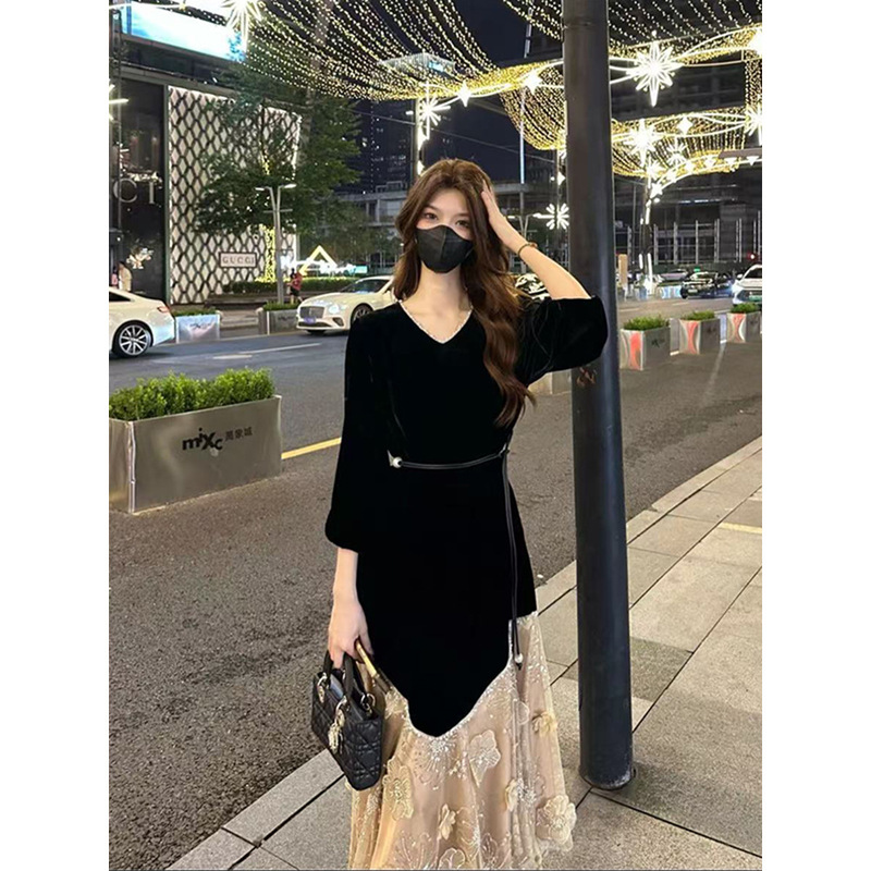 大码法式时髦丝绒连衣裙女春季赫本风小黑裙胖MM遮肚显瘦气质裙子|undefined