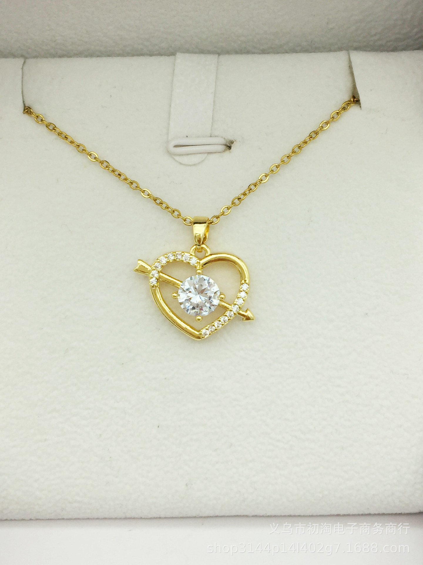 fashionable pendant with zircon stainless steel