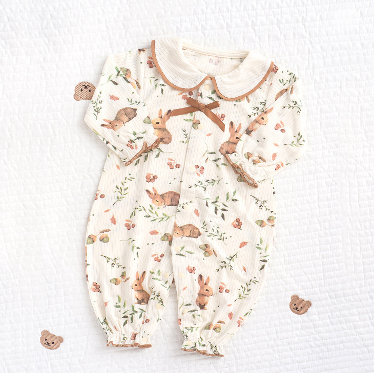 Primavera y otoño nuevo estilo pequeña princesa pintura al óleo viento pequeño conejo mampara recién nacido bebé algodón muñeca cuello de muñeca traje de sombrero de encaje