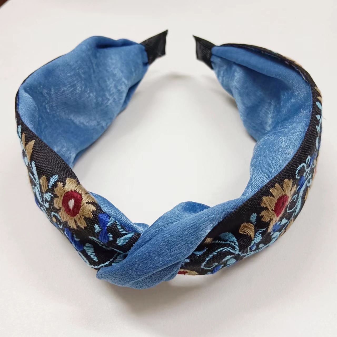 2022 Windstickerei-Atmosphäre Ethnisch Exquisiter Twist gepaart mit kontrastfarbenem, kreuzbreitem Stirnband-Haarreif 21208_voghion.com