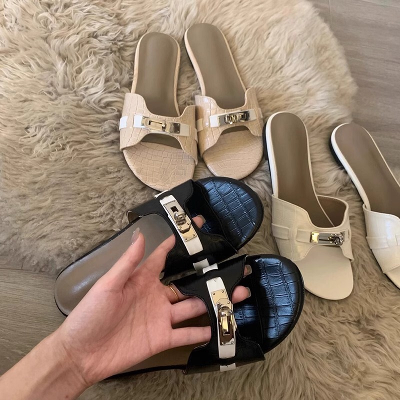 Ready Stock~French Open-Toe Crocodile Pattern Leather Metal Buckle Flats Slippers for Women Summer Outer Wear Flip-Flops Beach Sandals for Women