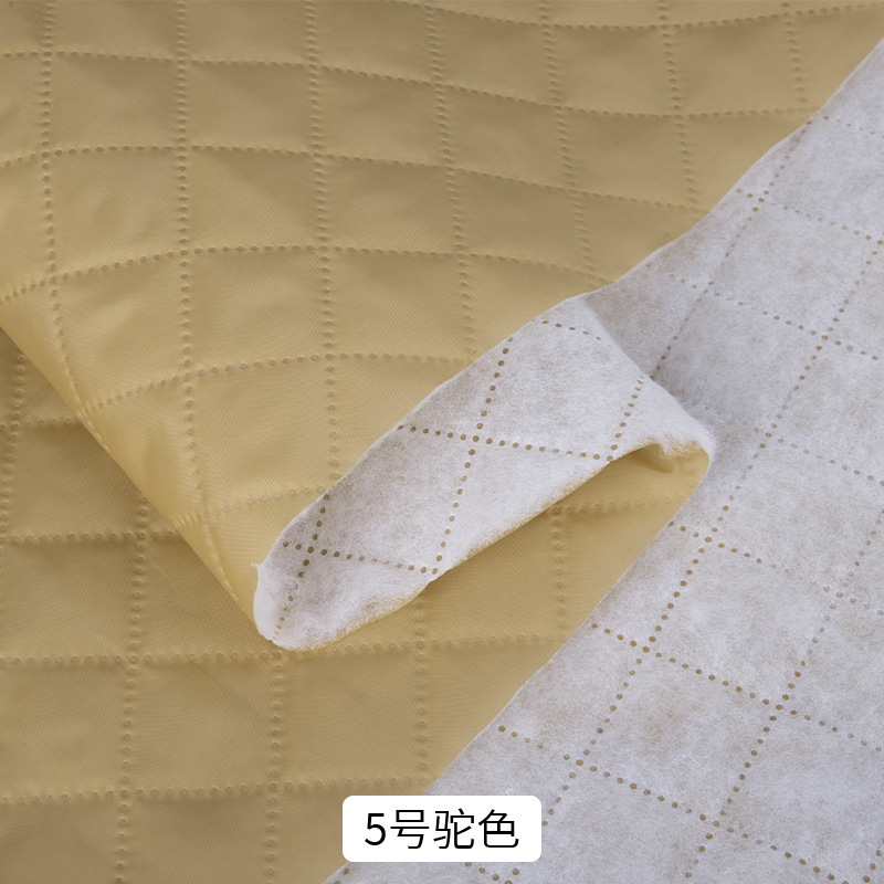 ポリエステルタフタキルティング綿の裏地ポリエステルは綿布秋冬超音波綿のコートのコートの服の裏地を挟みます。