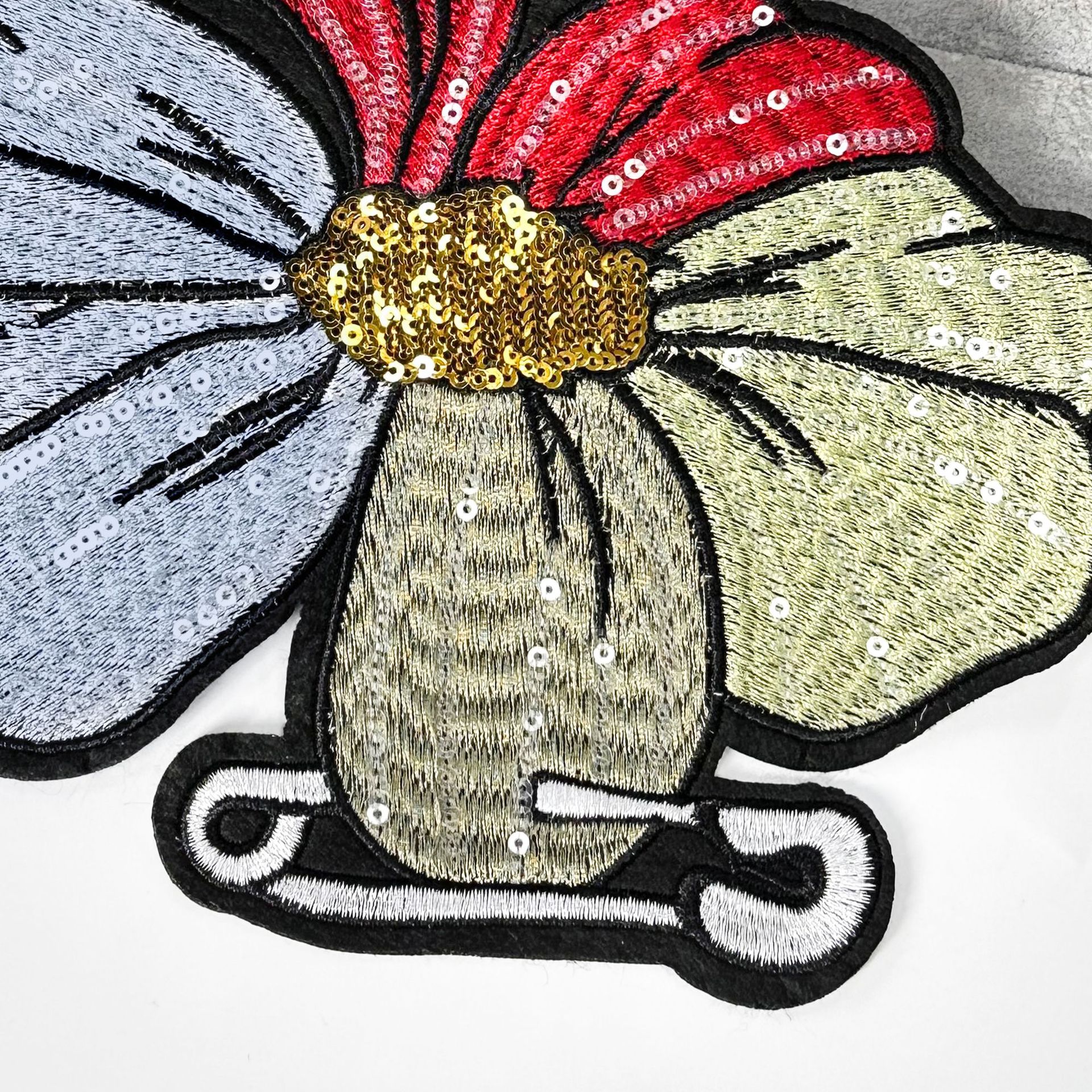 Hermoso bordado de computadora sequinilla flor de tela pegado bordado flores ropa bolsas sombreros DIY accesorios en stock al por mayor