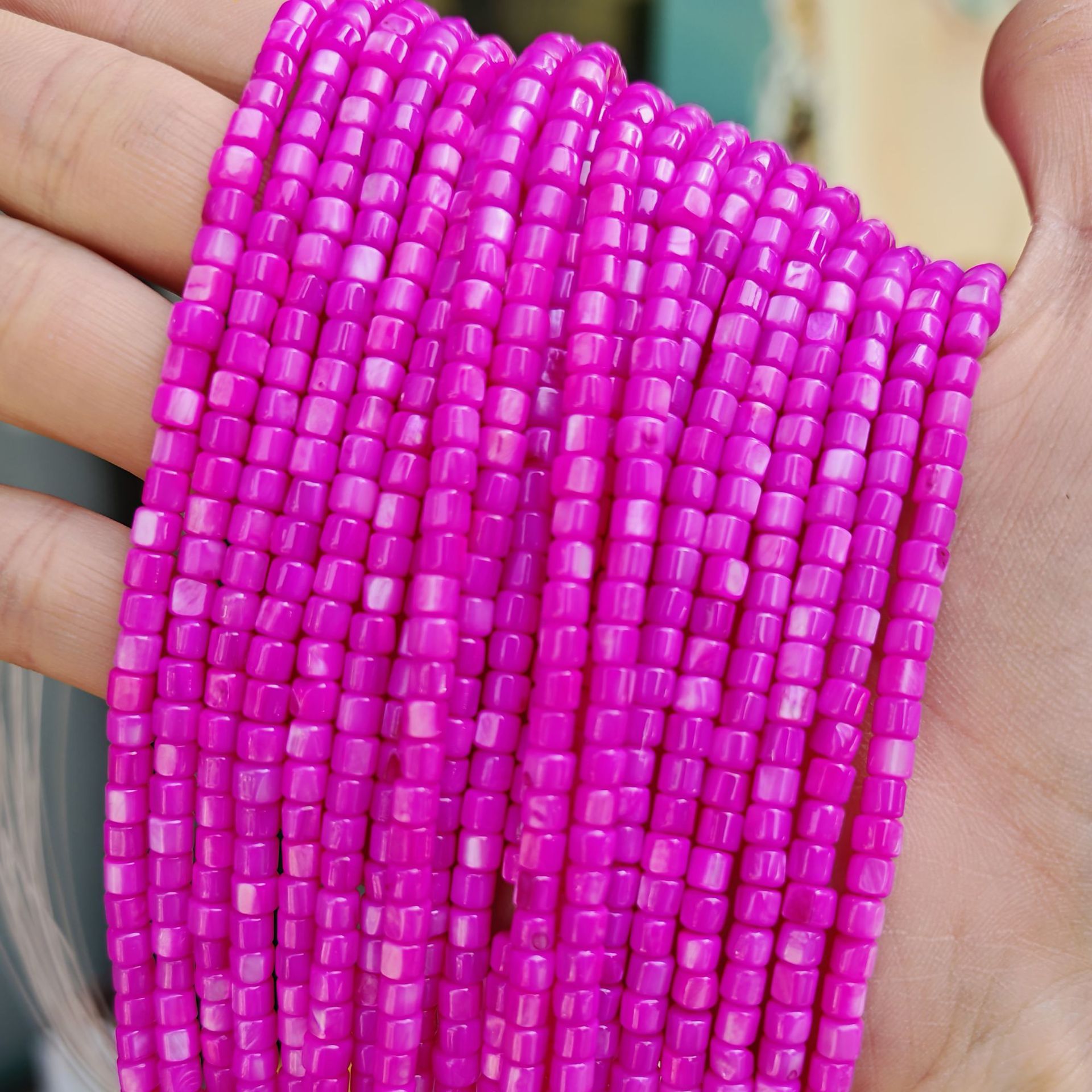 Bebé de agua dulce rojo rosa