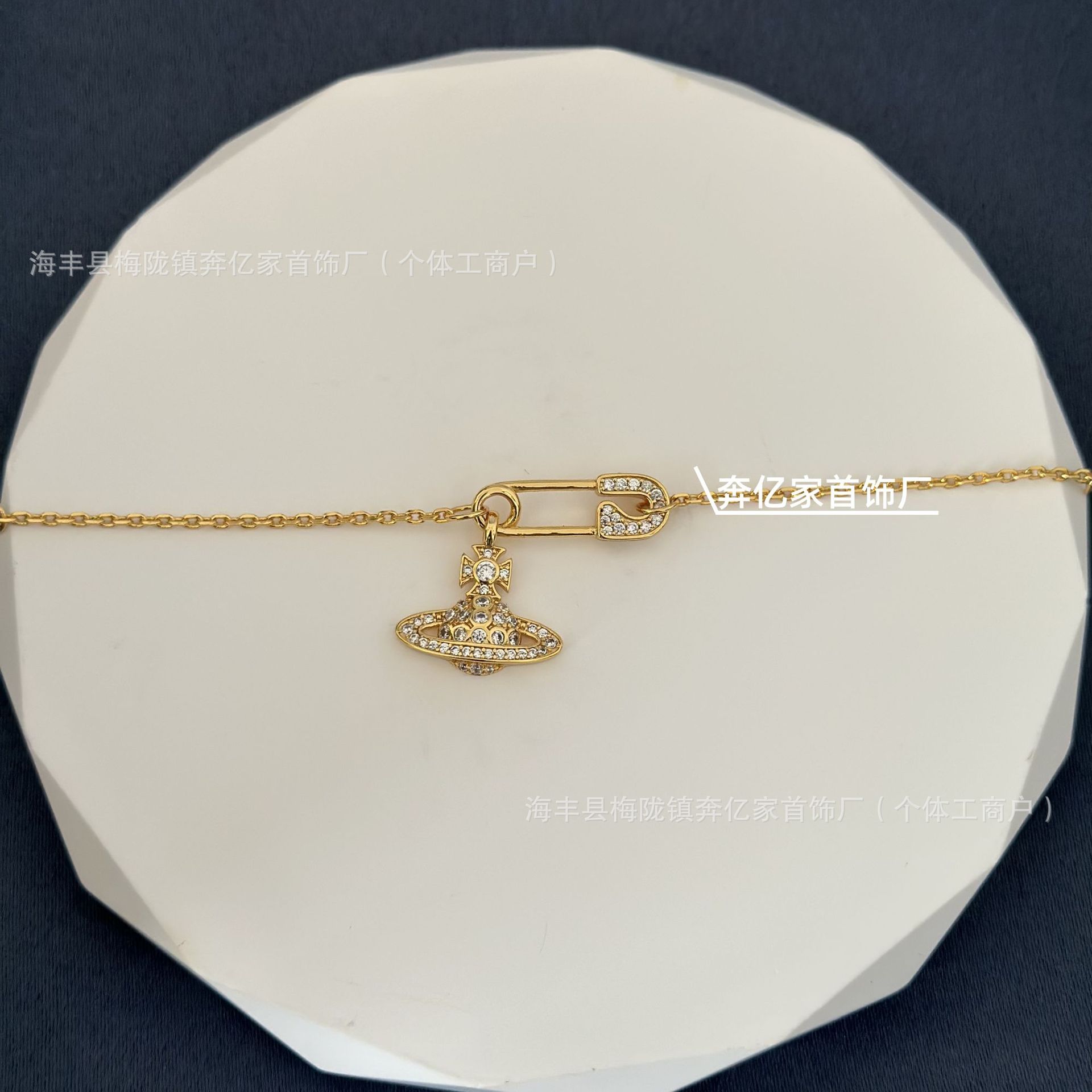 Gold pin chain bracelet