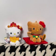 金元宝kittyぬいぐるみが金持ちになったお祝いの人形がバックパックのキーホルダーを掛けてプレゼントします