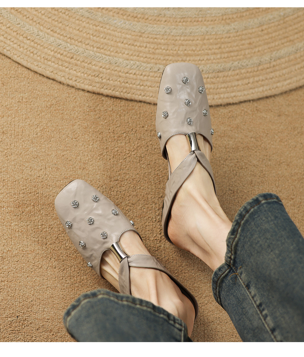 Dép sandal nữ quai chữ V đế bệt da cừu hoa nổi — đen chi tiết 29