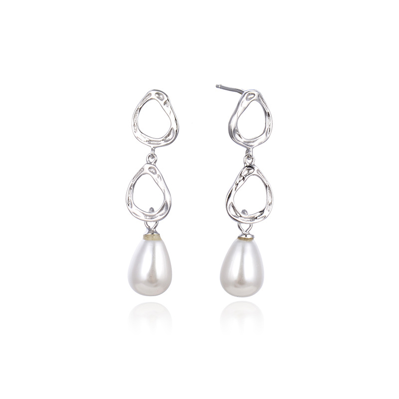 Transfronterizo personalizado estilo frío accesorios japonés y coreano perla pendientes de moda pendientes de las mujeres pendientes de la joyería al por mayor