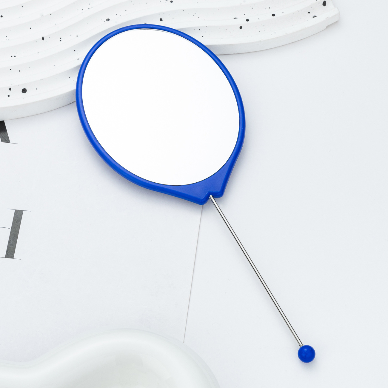 Espejo de mano al por mayor espejo de maquillaje HD multicolor bricolaje ovalado con mango espejo portátil portátil de una cara