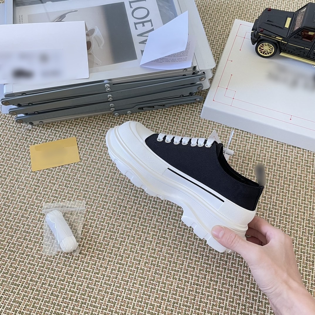 2024 Couple Style Casual Round Toe Top Quality Front Lace High Board Canvas Sheepskin Inner Men And Women Sneakers_vogvips.com