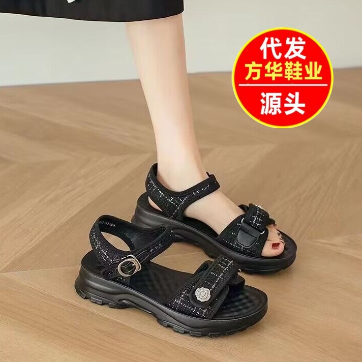2026 nuevo estilo de verano en línea ins moda versátil zapatos de playa deportivos muffin bottom una hebilla de sandalias de hadas