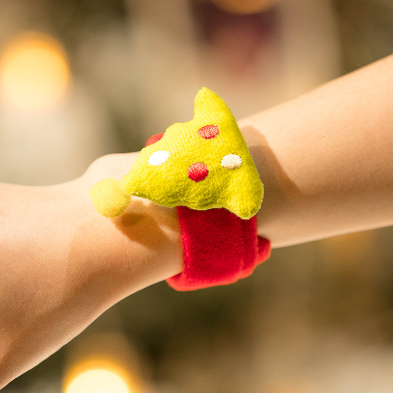 Decoraciones navideñas regalos pequeños para niños accesorios de círculo de felpa regalos pequeños jardín de infantes pulsera creativa de Navidad