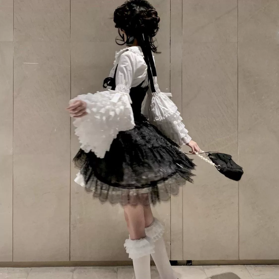 Лацел Blouse Lolita (женщина), бантик-воротник и рукава с оборками, кружевная отделка, размеры S–XXL
