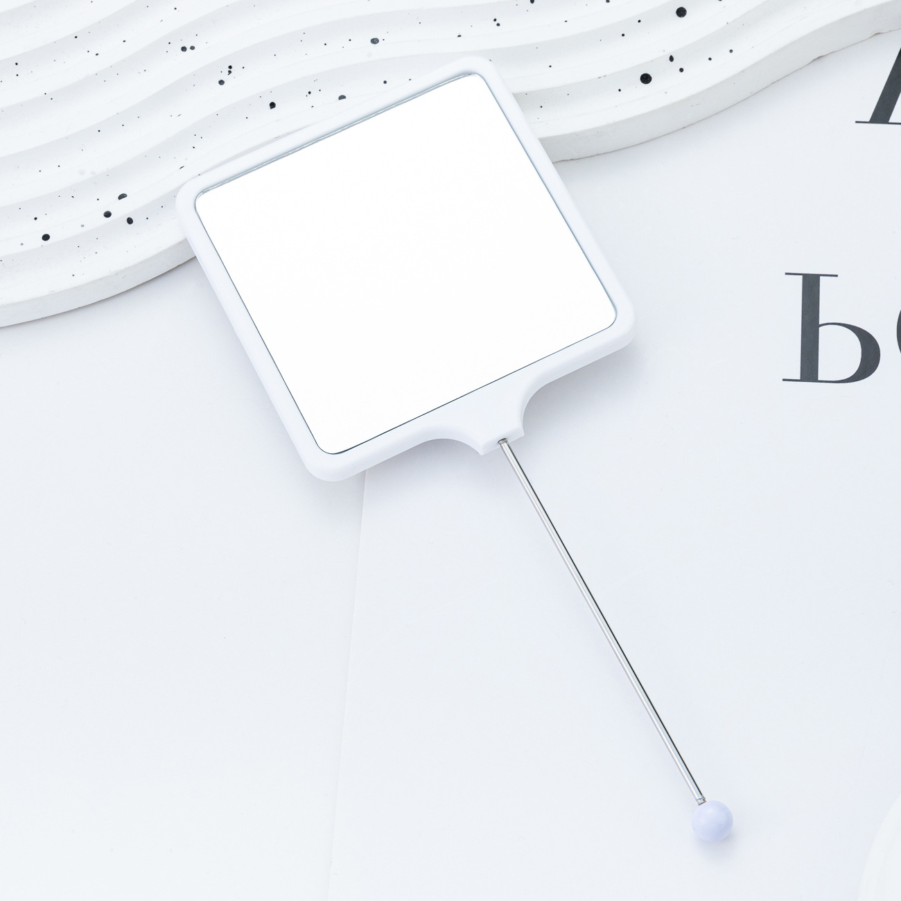 Espejo de mano al por mayor espejo de maquillaje HD multicolor bricolaje cuadrado mango espejo portátil portátil de una cara vestidor espejo